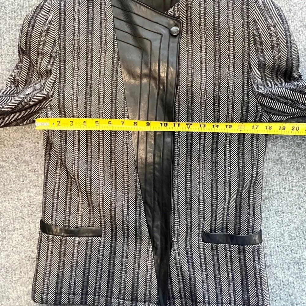 Jenny Vintage  Blazer Womens 6 Black  Leather Trim Asymmetrical Button‎